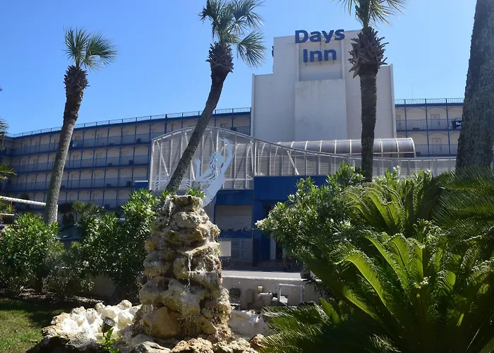 Days Inn By Wyndham Panama City Beach Beachfront Resort